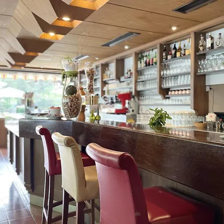 沃尔夫斯古鲁贝纳西酒店 酒店 索普拉布扎诺