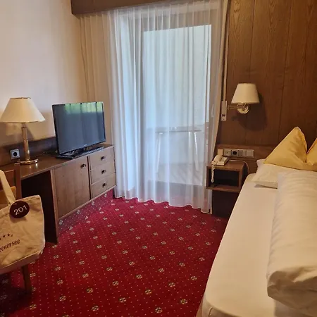 Am Wolfgrubenersee 3*